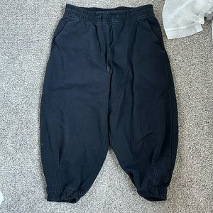 Lululemon Scuba High-Rise Cropped Jogger